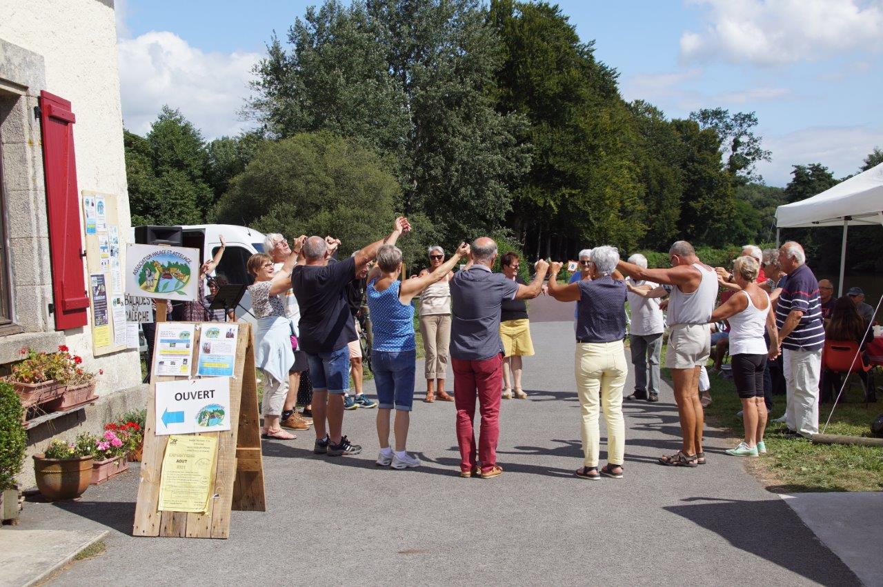 08- les danses bretonnes à l'honneur