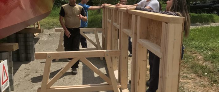 pose de la cabane par le lycée du blavet