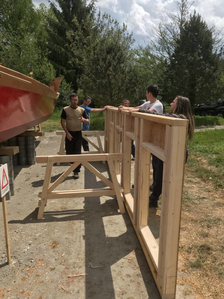 pose de la cabane par le lycée du blavet